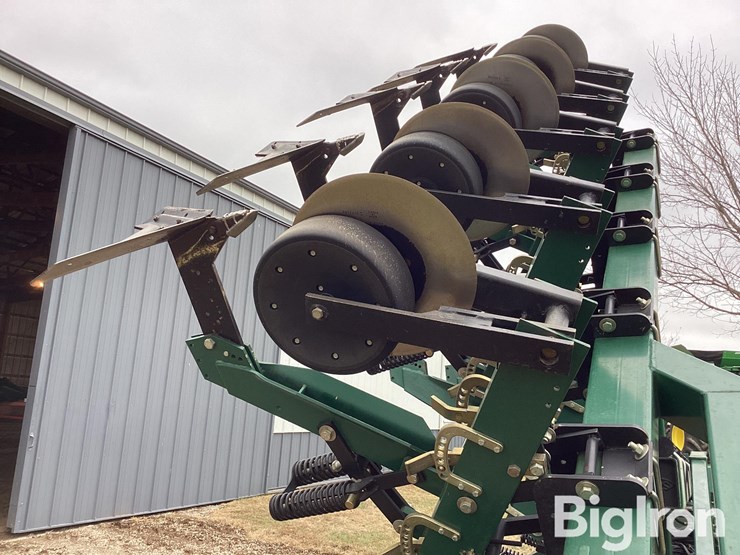 sukup-9000-16r30-cultivator-image-18