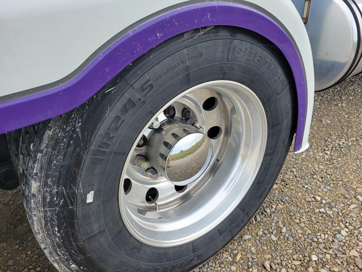 2012-kenworth-w900l-image-19