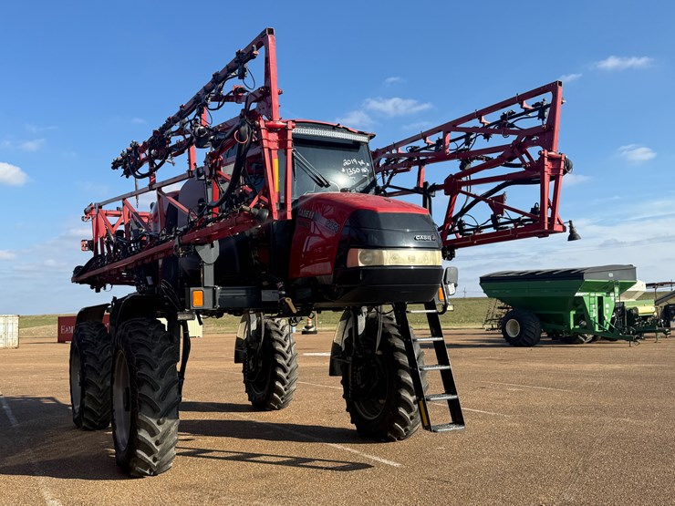 2019-case-ih-patriot-2250-image-1