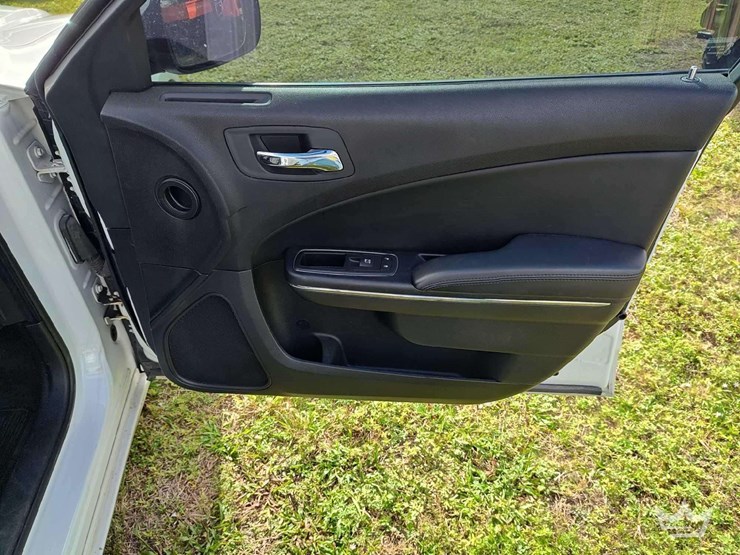 2012-dodge-charger-sedan-image-25