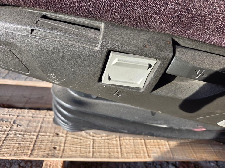 semi-driver-seat,-like-new-image-10