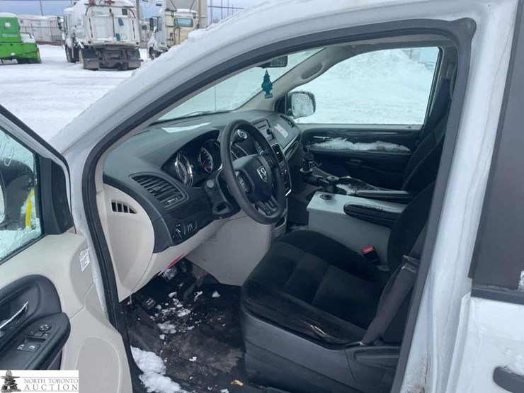 2015-ram-tradesman-image-23