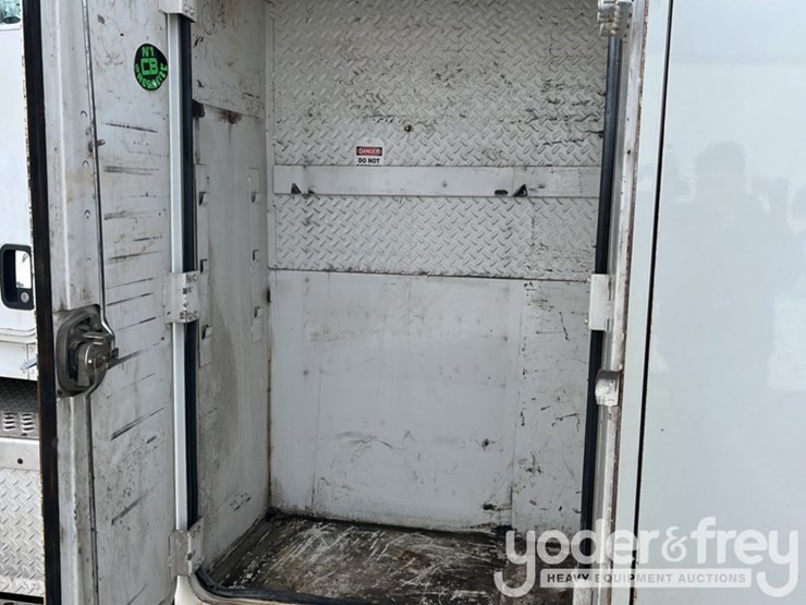 2007-kenworth-t300-image-29