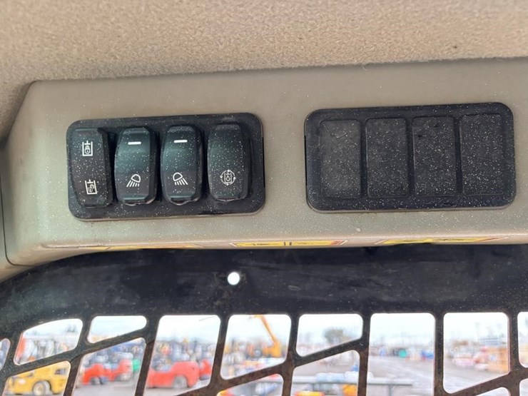 2021-caterpillar-259d3-image-28