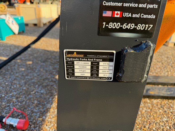 #7867-•-skid-steer-hydraulic-pallet-forks-image-3