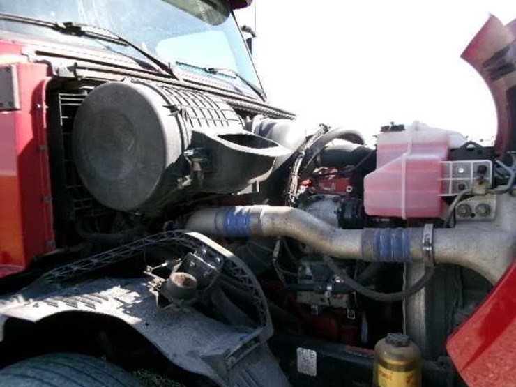 2014-volvo-vnl64t780-image-6