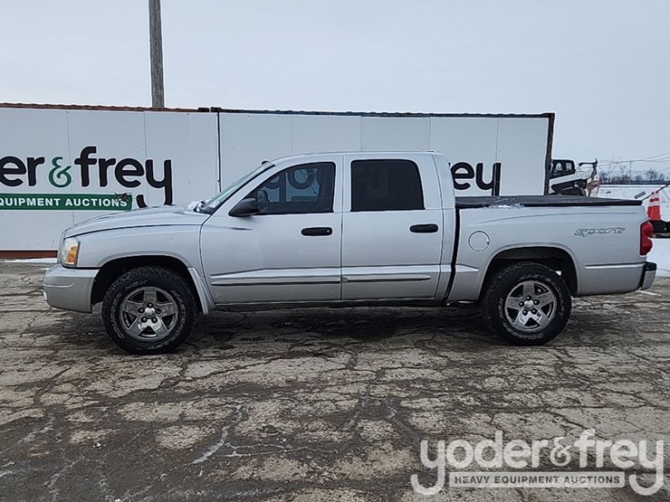 2011-dodge-dakota-image-2