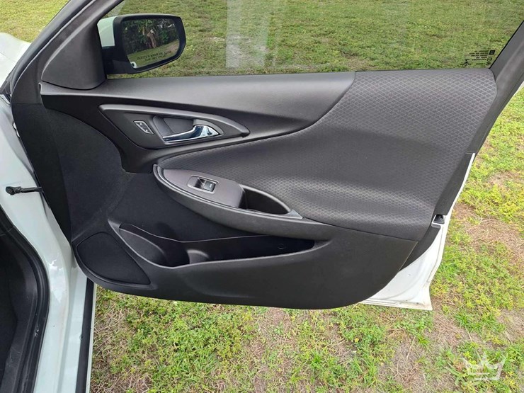 2017-chevrolet-malibu-sedan-image-38