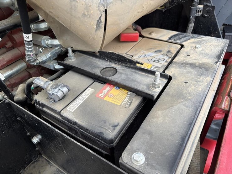 2021-takeuchi-tb240-image-44