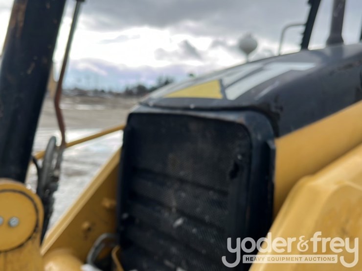 2011-caterpillar-420e-image-17