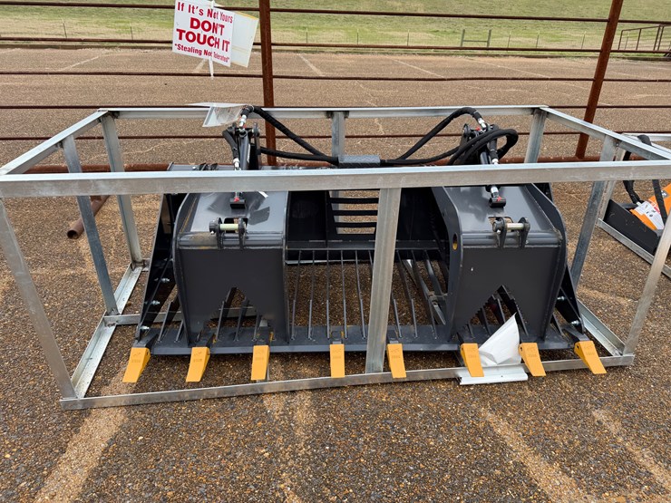 #7860-•-mini-skid-steer-pallet-forks-image-2