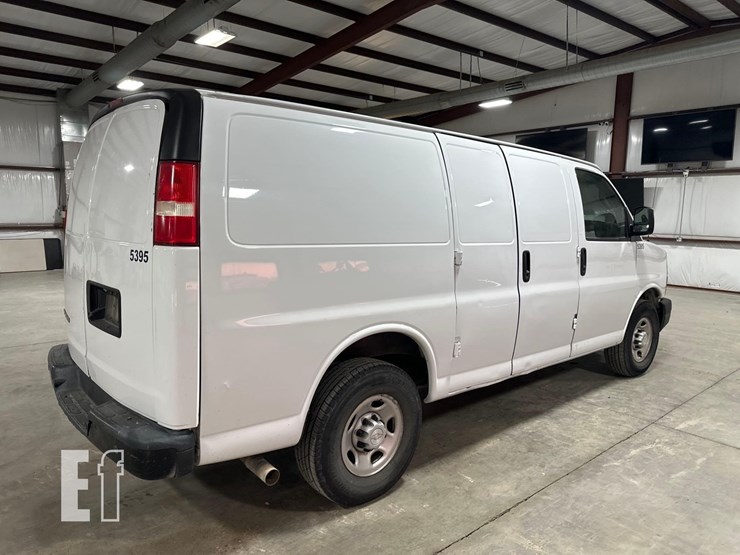 2018-chevrolet-express-2500-image-3
