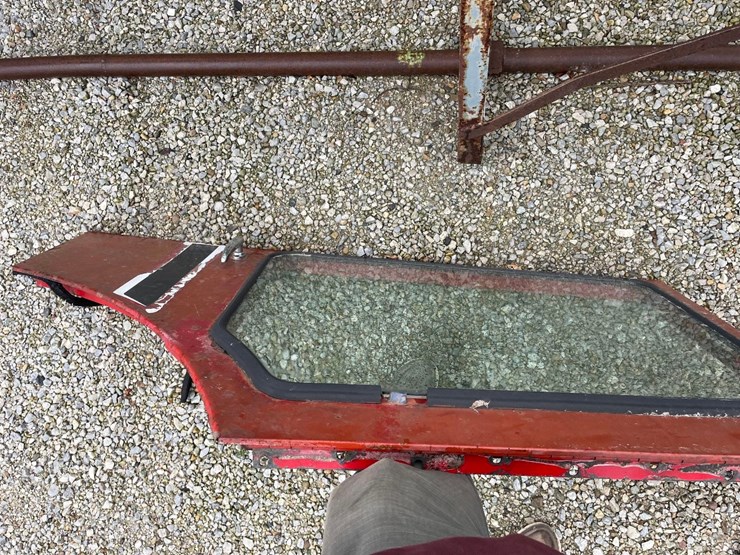 everything-to-convert-an-open-station-66-series-ih-to-a-cabbed-tractor.-image-2