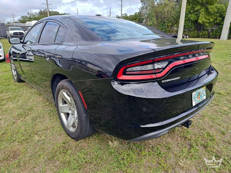 2018-dodge-charger-sedan-image-3