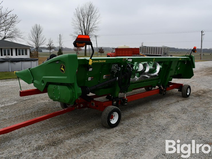 2024-john-deere-c8r-image-7