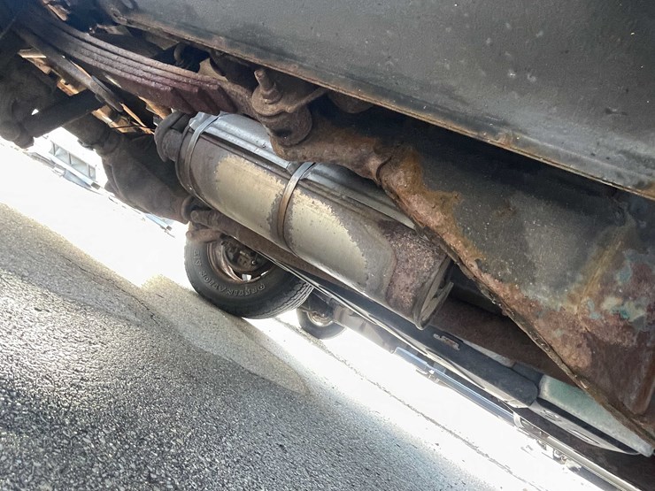 2011-chevrolet-1500-image-25