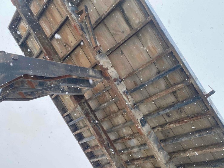 1983-ford-9000-image-41