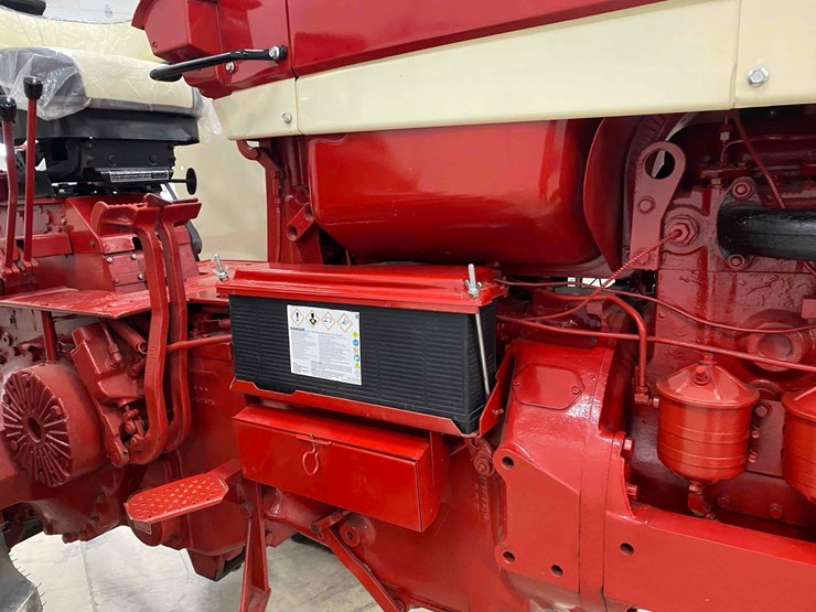 farmall-1206-open-station-restored-image-17