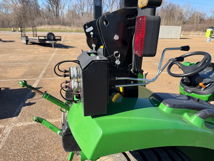 2025-john-deere-3025d-image-7