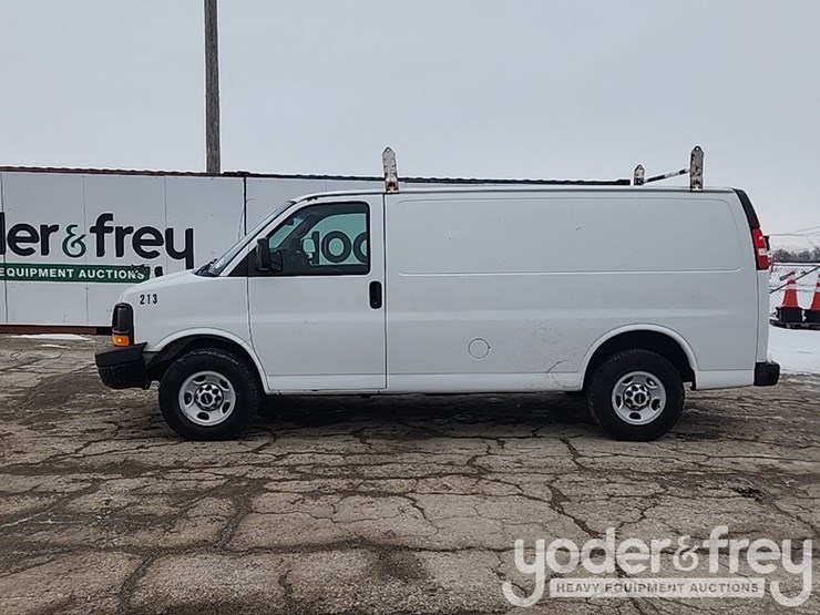 2011-gmc-savana-g2500-image-3