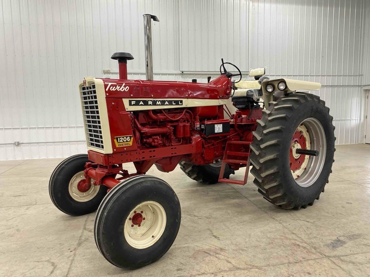 farmall-1206-open-station-restored-image-1