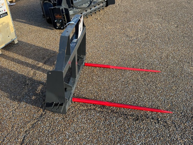 #7902-•-skid-steer-bale-spear-image-1