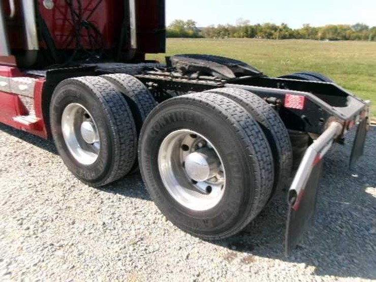 2014-volvo-vnl64t780-image-18