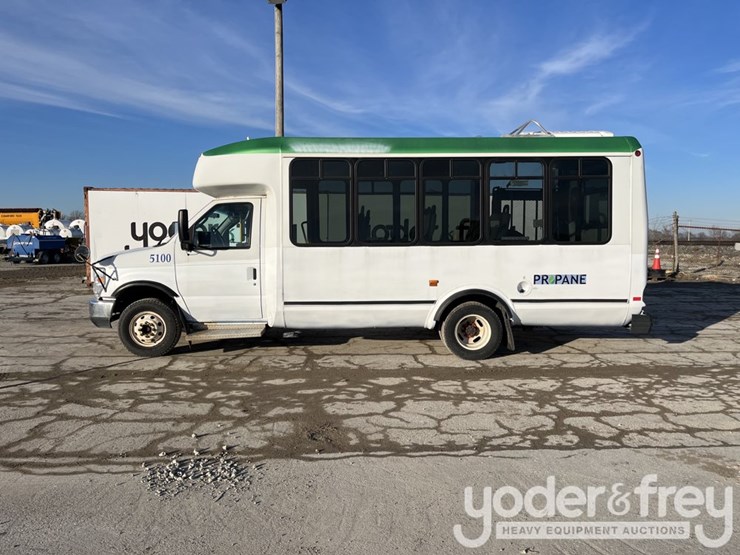 2016-ford-e450-image-3