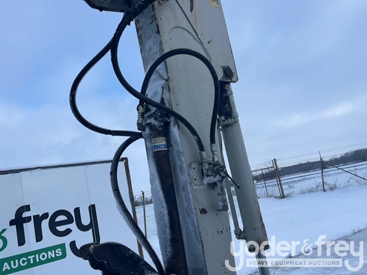 2013-takeuchi-tb153fr-image-15