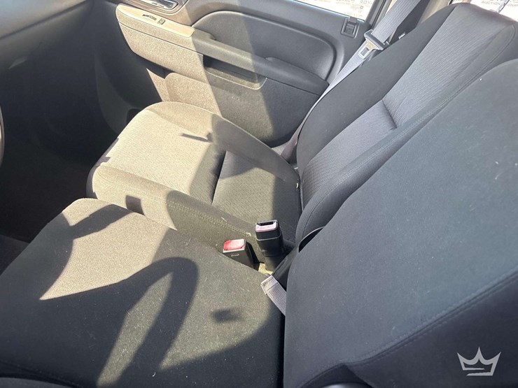 2010-chevrolet-tahoe-image-20