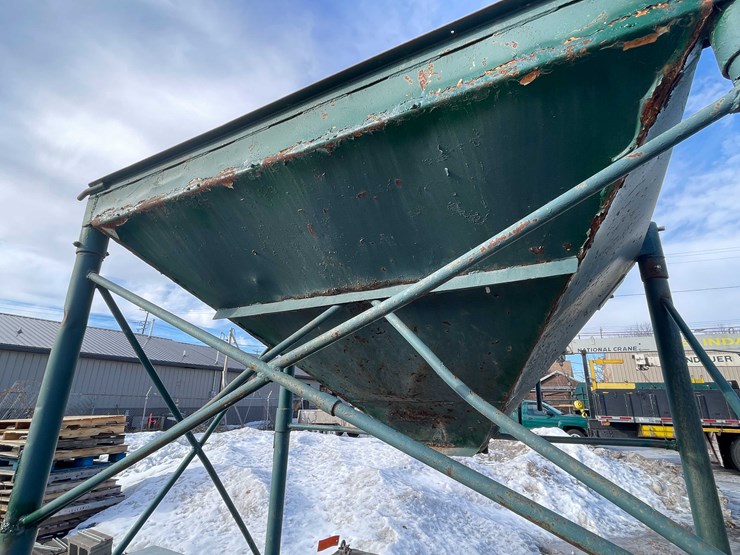 #2269-•-(2)-metal-hoppers-image-11