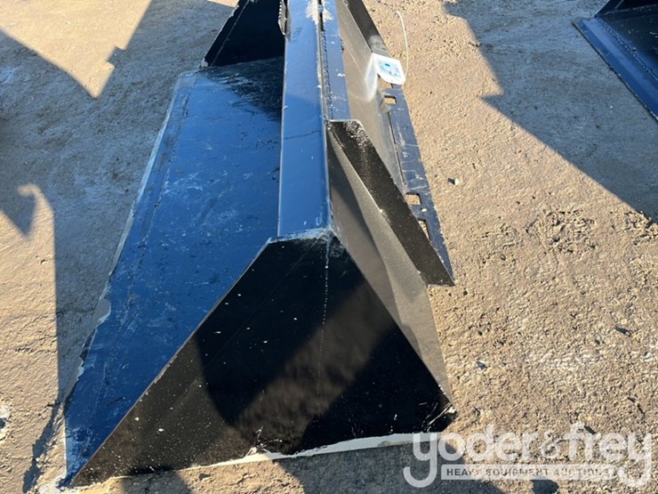 unused-72"-bucket-to-suit-skidsteer-image-7