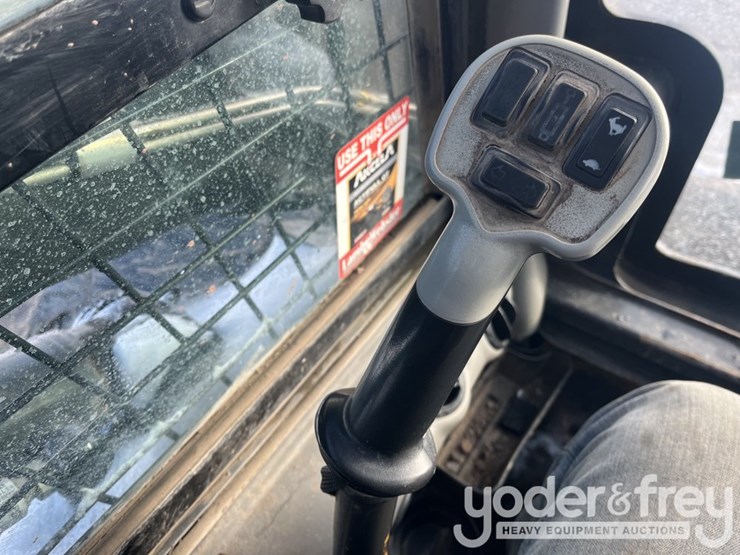 2017-new-holland-l234-image-27