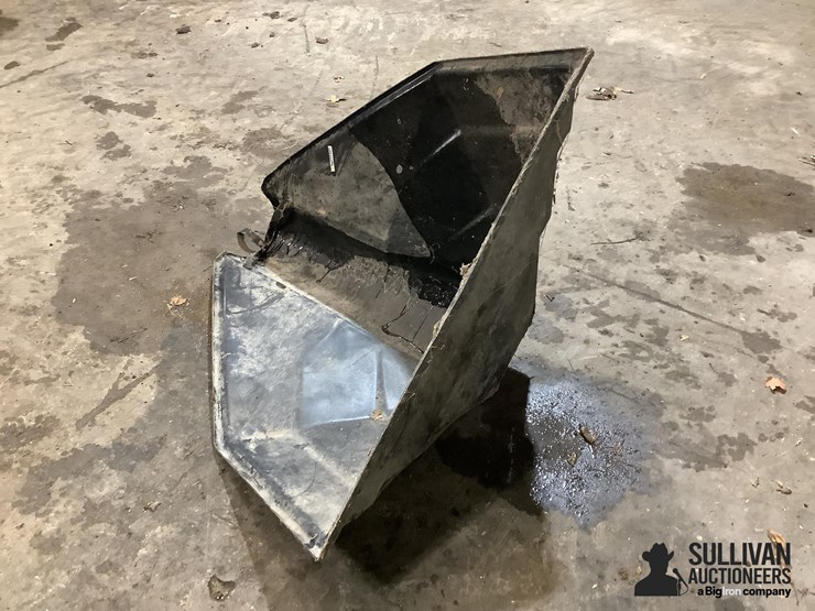 poly-auger-hopper-image-8