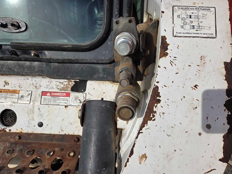 2008-bobcat-a300-image-12