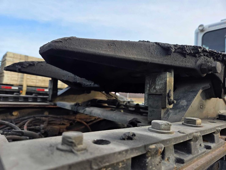 2013-peterbilt-388-image-30