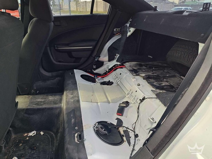 2017-dodge-charger-sedan-image-16