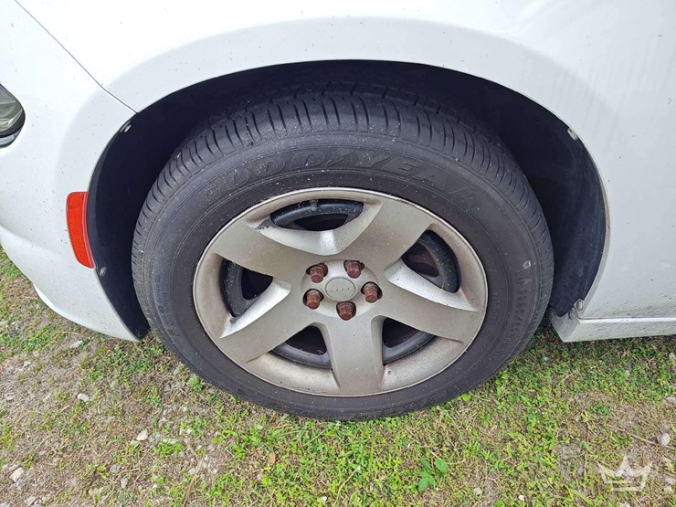 2017-dodge-charger-sedan-image-42