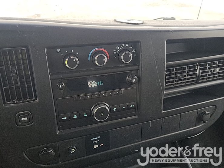 2011-gmc-savana-g2500-image-18