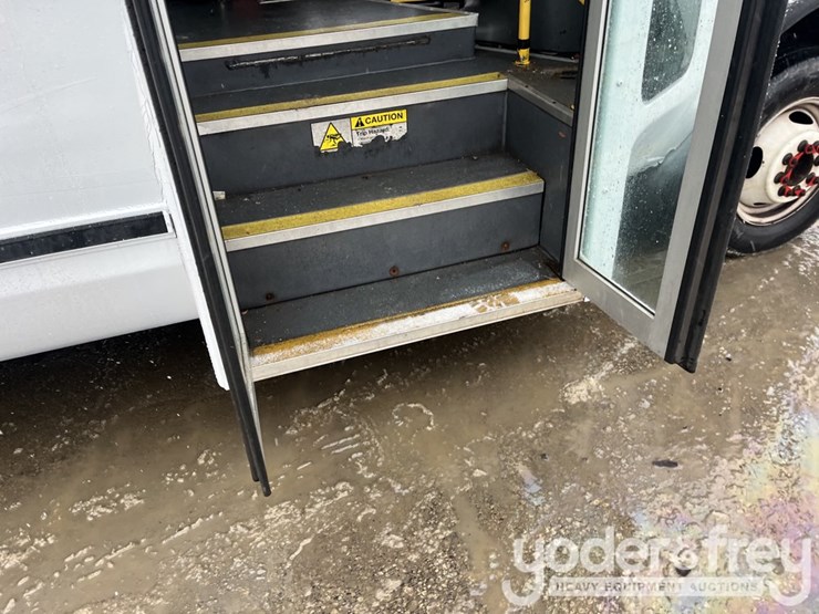 2014-ford-e450-image-36