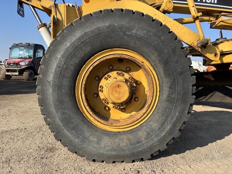 2005-caterpillar-143h-image-30