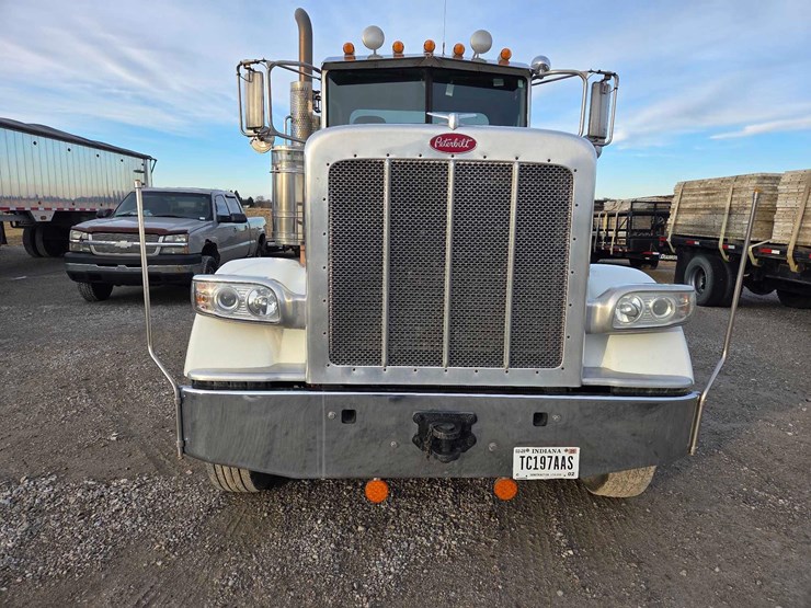 2013-peterbilt-388-image-48