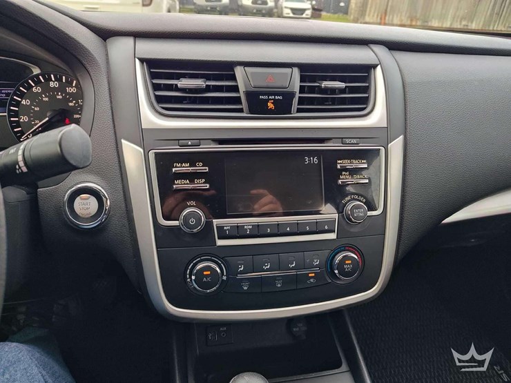 2017-nissan-altima-sedan-image-13