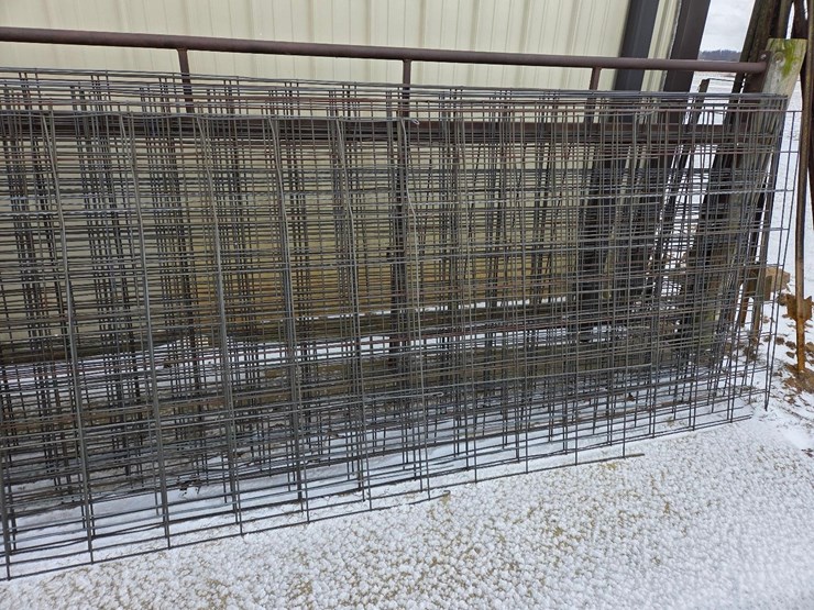 (16)-16'-&-(2)-8'-cattle-panels-image-4