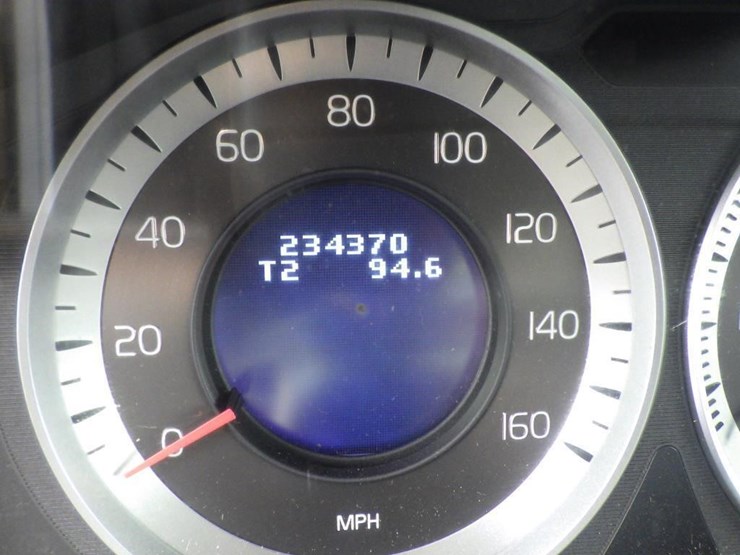 2013-volvo-xc60-image-14