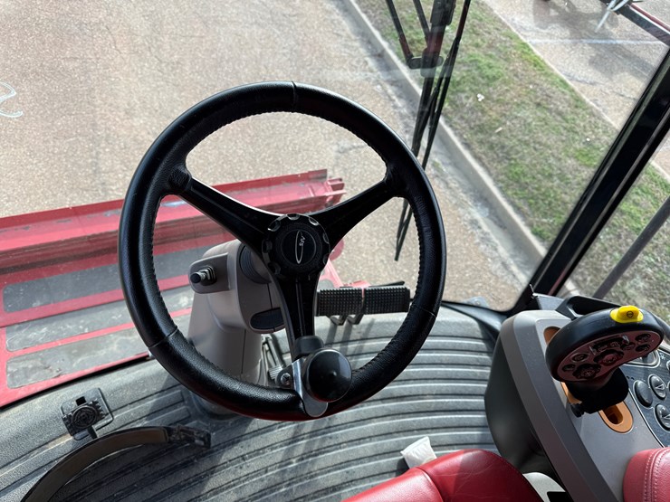 2015-case-ih-7240-image-45