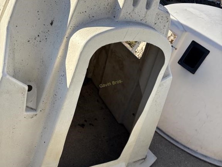 agri-master-calf-hutch-image-2