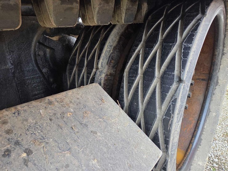 cat-75c-track-tractor-image-49