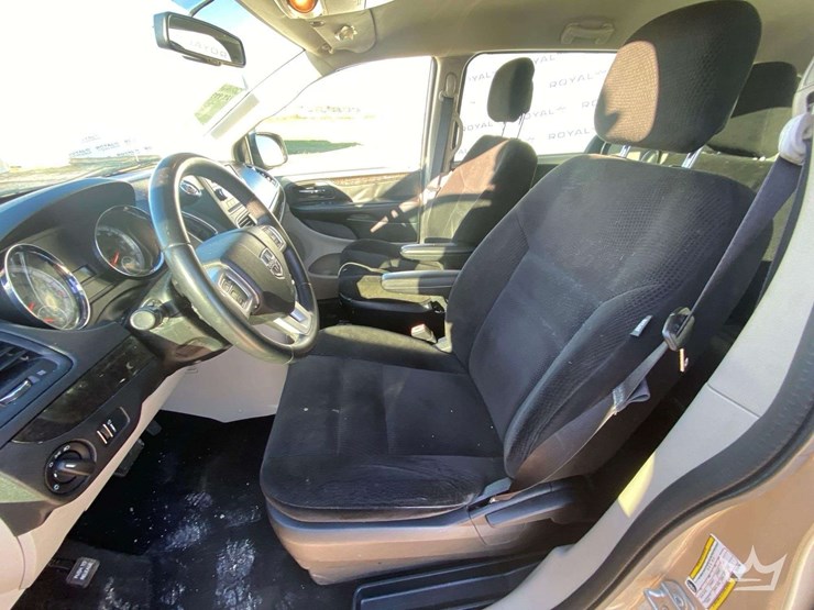 2016-dodge-grand-caravan-image-12