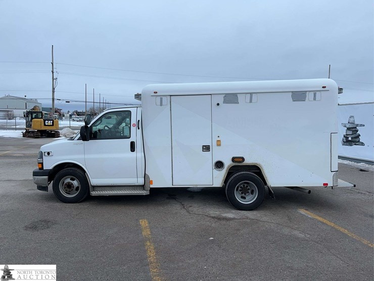 2017-chevrolet-express-s/a-ambulance-image-8